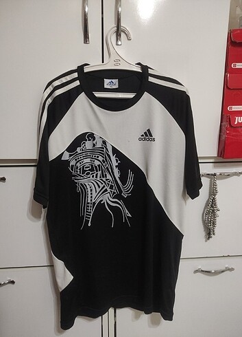 Adidas T-shirt