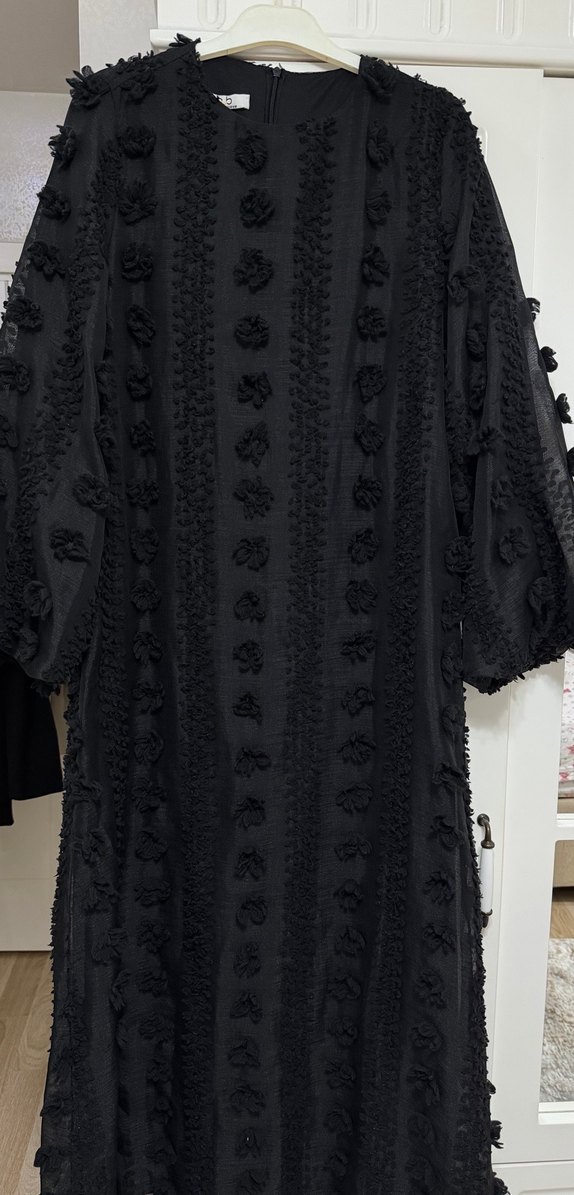 Uzun Siyah Gotik Fırfırlı Elbise - Görsel 3