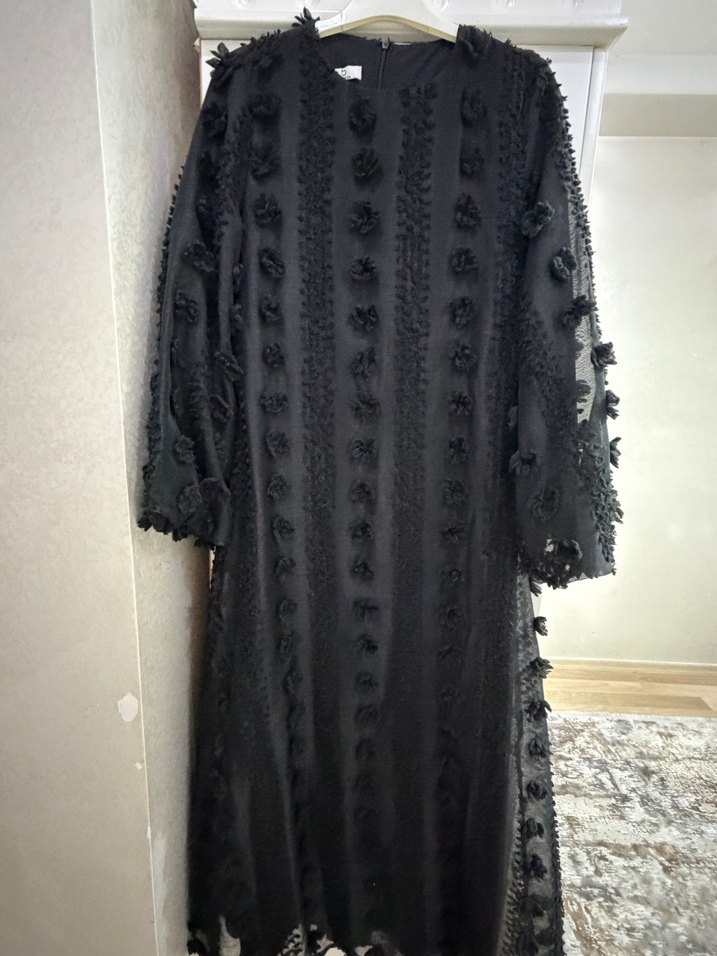 Uzun Siyah Gotik Fırfırlı Elbise - Görsel 4