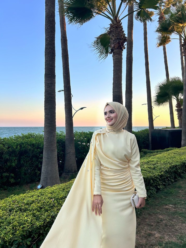 Uzun Sarı Drapeli Tesettür Abiye - Görsel 2