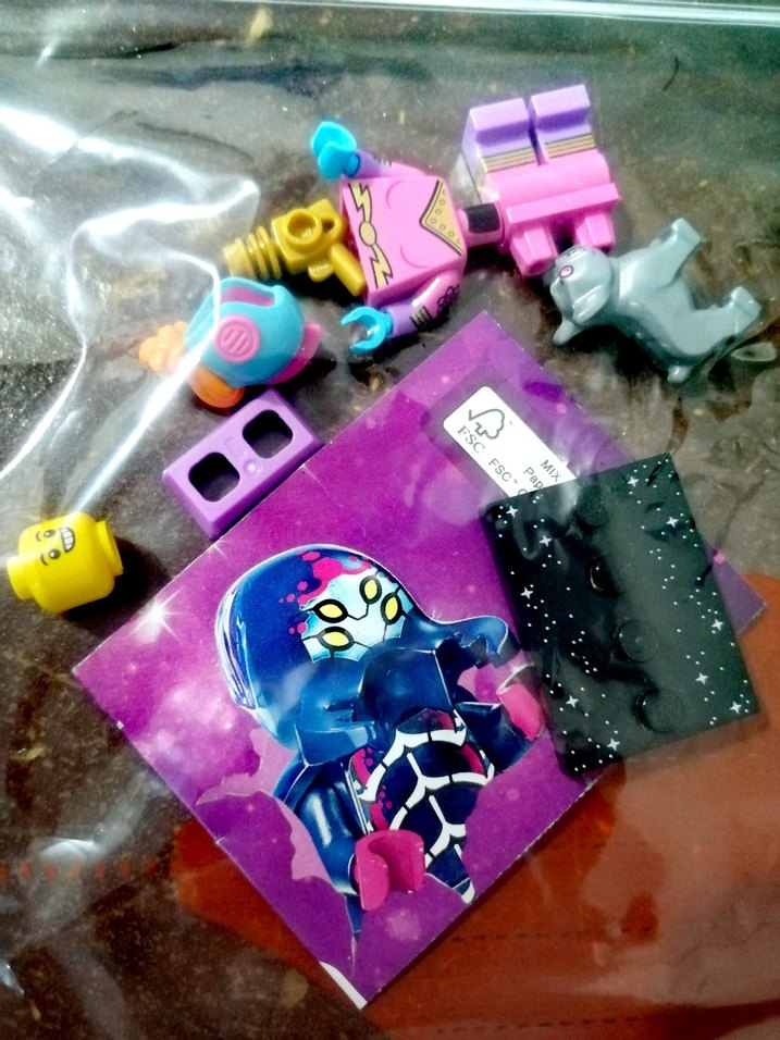 Lego Minifigür Retro Kadın Uzay Kahramanı - Görsel 2