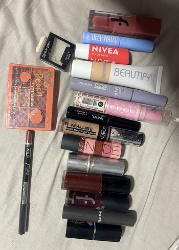 Makyaj Ürünleri Seti tekliflere açığım +hediyeler olacaktır - Görsel 3