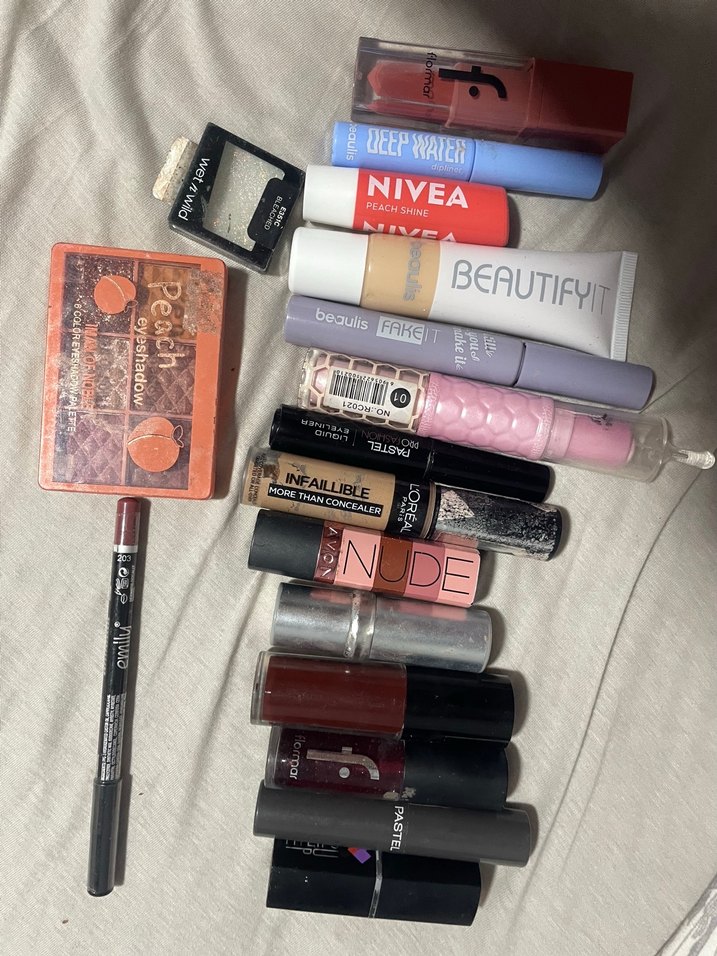 Makyaj Ürünleri Seti tekliflere açığım +hediyeler olacaktır - Görsel 3