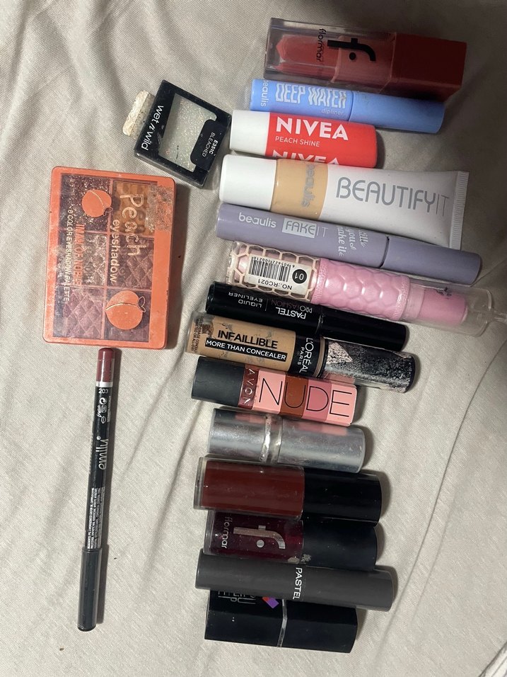 Makyaj Ürünleri Seti tekliflere açığım +hediyeler olacaktır - Görsel 2