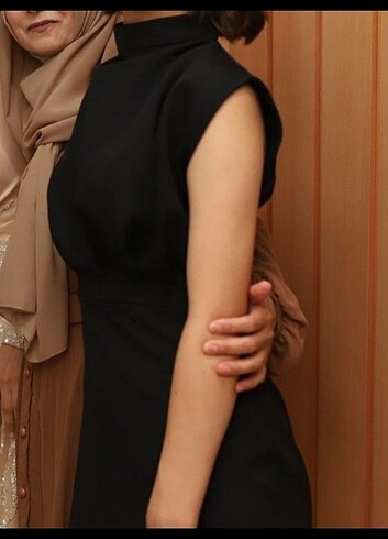 s Beden siyah bele oturan elbise