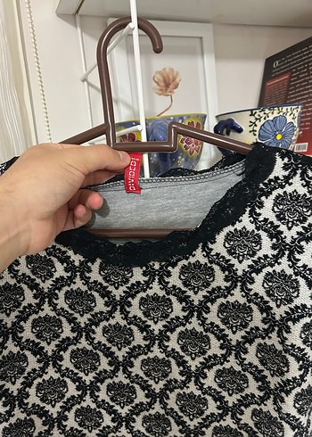 Gri Dantel Detaylı Vintage Kadın Bluz - Görsel 3