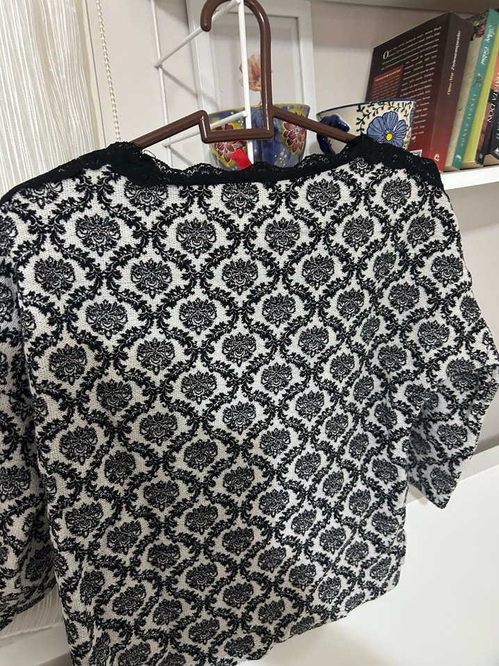 Gri Dantel Detaylı Vintage Kadın Bluz - Görsel 2