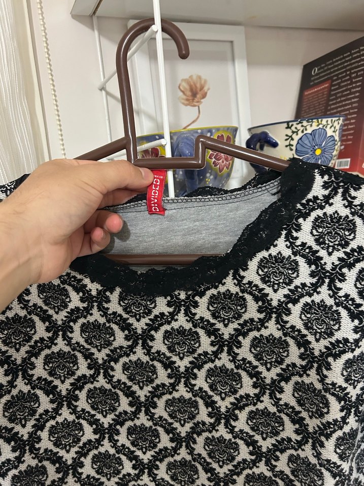 Gri Dantel Detaylı Vintage Kadın Bluz - Görsel 3