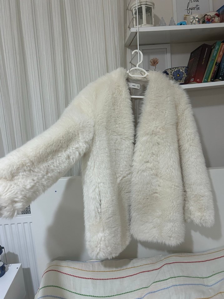 Uzun Kollu Beyaz Suni Kürk Ceket - Görsel 4