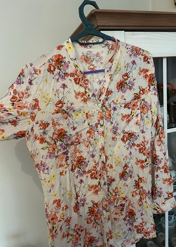 Bej Çiçek Desenli Kadın Gömlek - Görsel 2