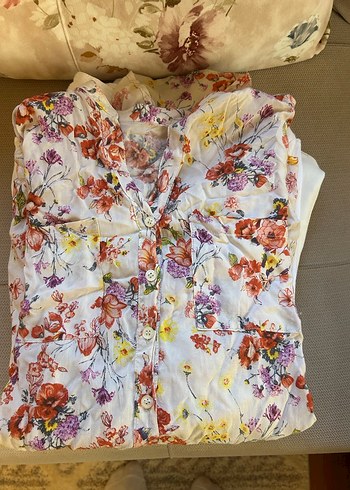 Bej Çiçek Desenli Kadın Gömlek - Görsel 4