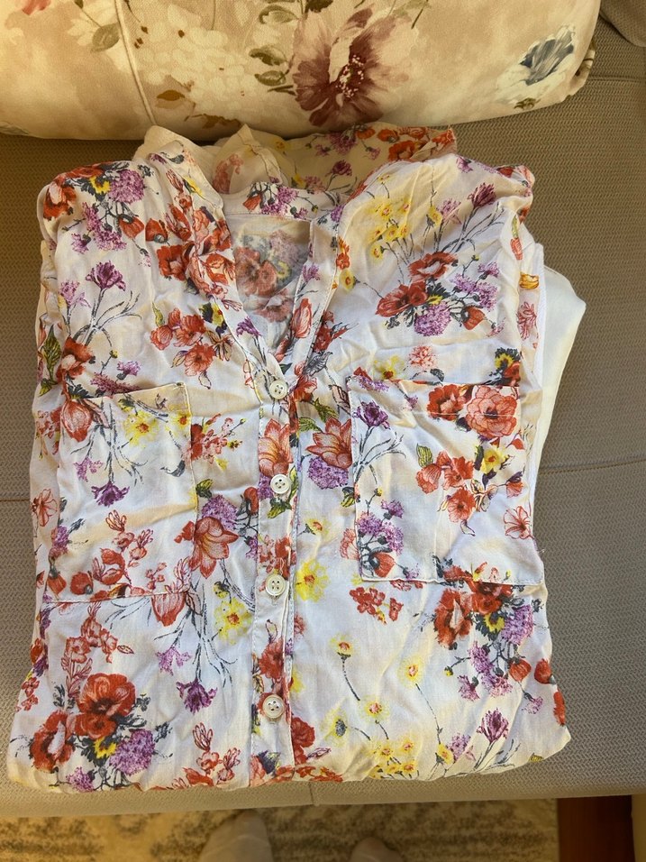Bej Çiçek Desenli Kadın Gömlek - Görsel 4
