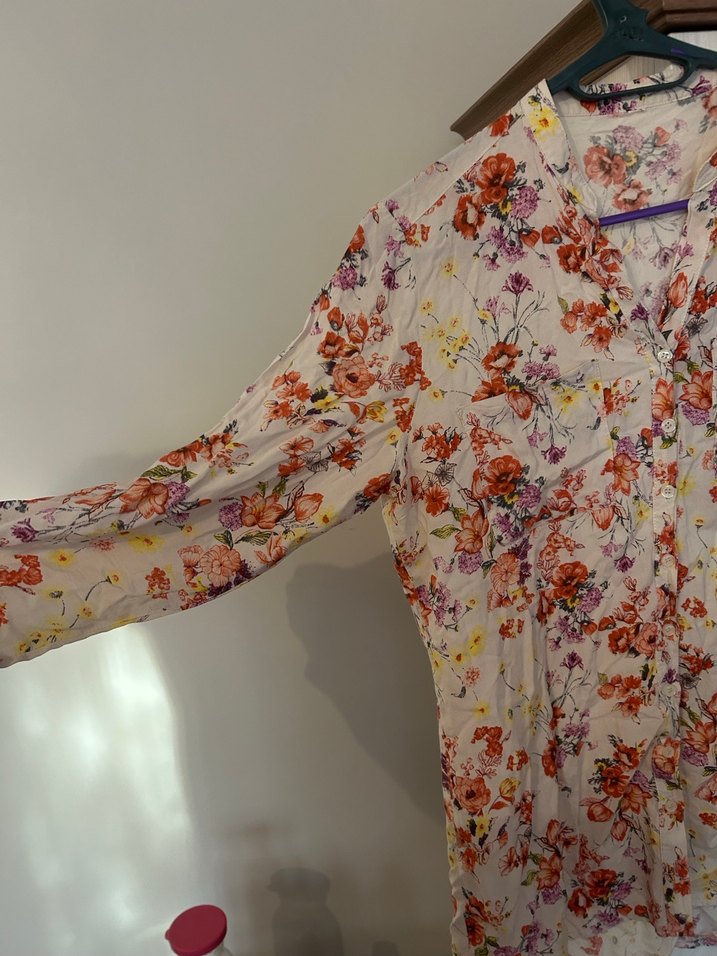 Bej Çiçek Desenli Kadın Gömlek - Görsel 3