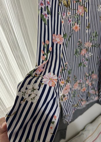 Çiçek Desenli Uzun Kollu V Yaka Kadın Gömlek - Görsel 3