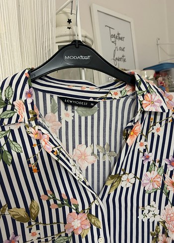 Çiçek Desenli Uzun Kollu V Yaka Kadın Gömlek - Görsel 2