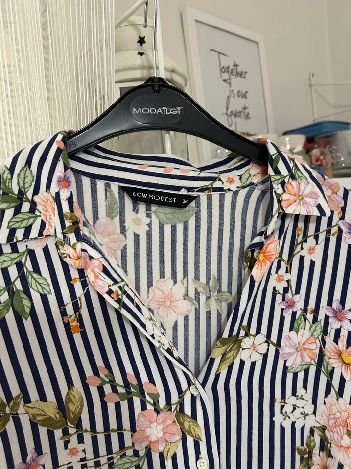 Çiçek Desenli Uzun Kollu V Yaka Kadın Gömlek - Görsel 2