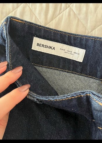 Bershka Kadın Lacivert Geniş Kesim Kemerli Kot Pantolon