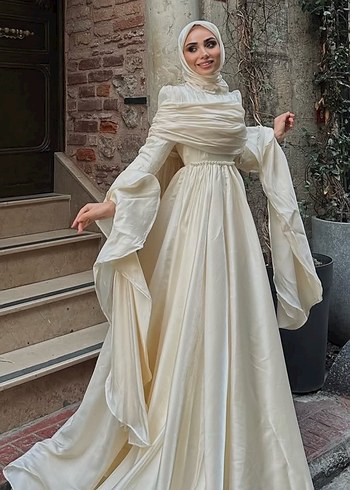 Beyaz Uzun Dökümlü Kadın Gelinlik - Görsel 3