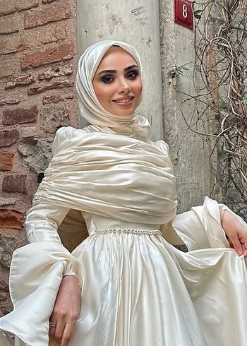 Beyaz Uzun Dökümlü Kadın Gelinlik - Görsel 2