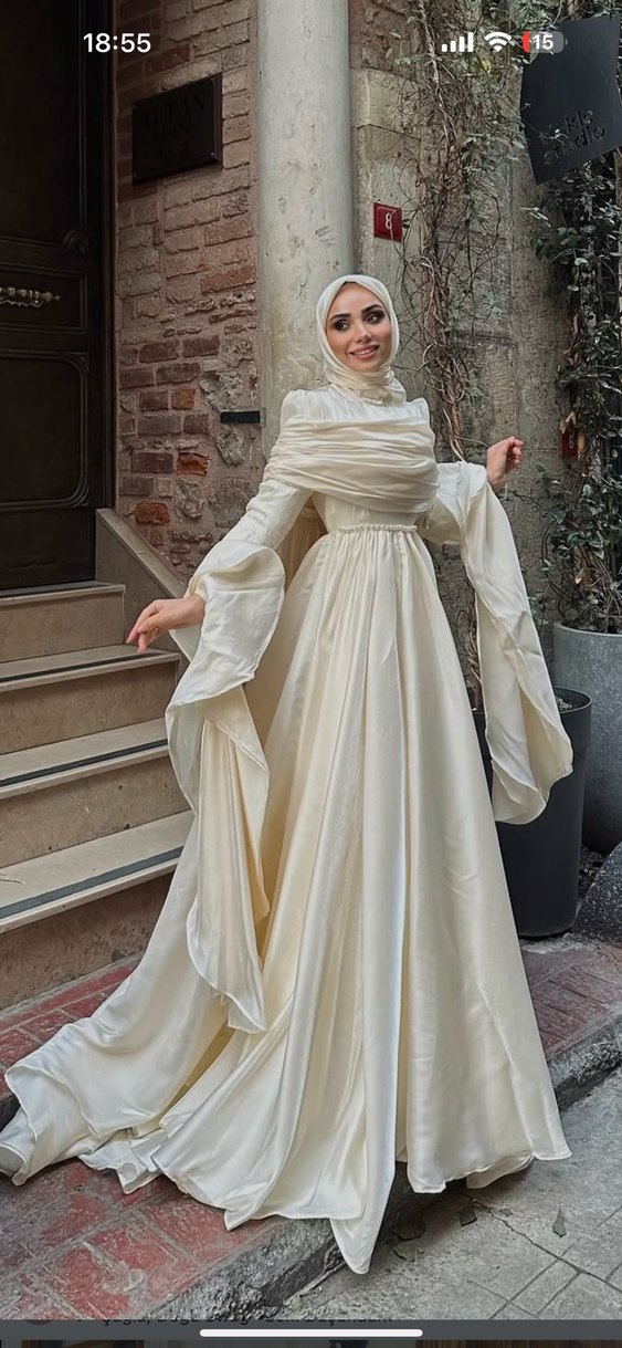 Beyaz Uzun Dökümlü Kadın Gelinlik - Görsel 3