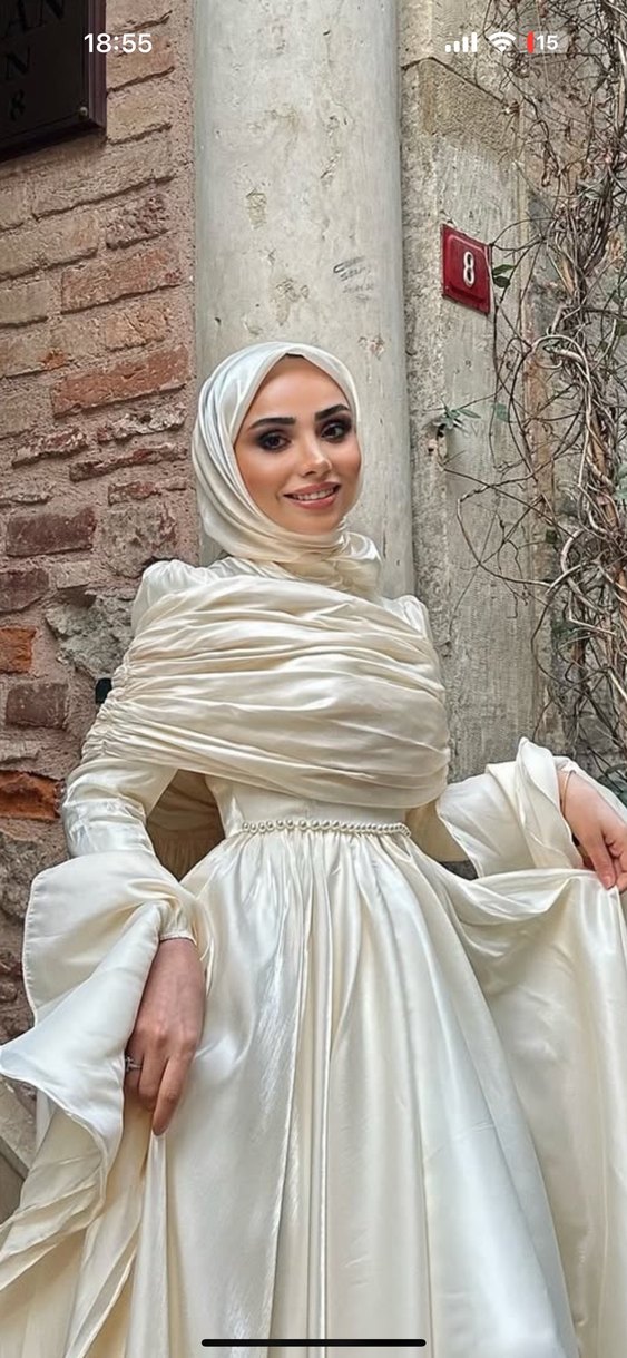 Beyaz Uzun Dökümlü Kadın Gelinlik - Görsel 2