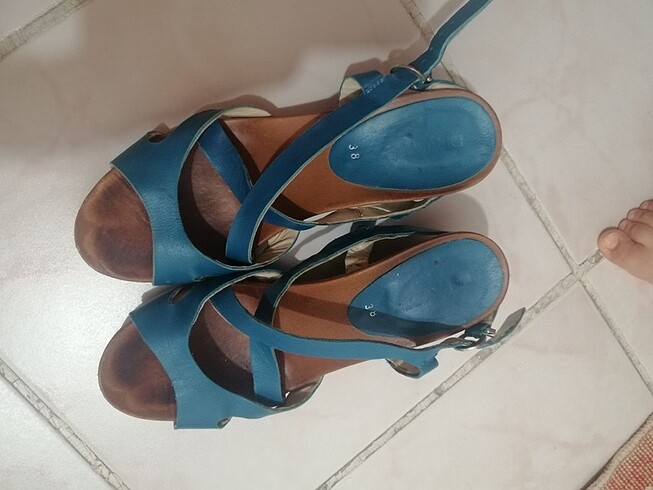 38 Beden Sandalet derimod