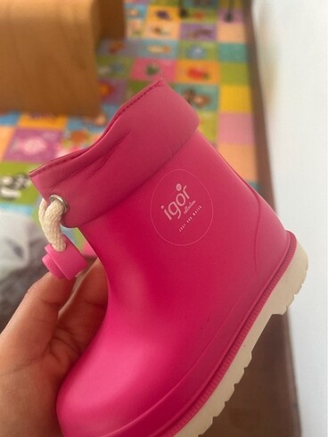 Igor İgor Pembe Bot - 23