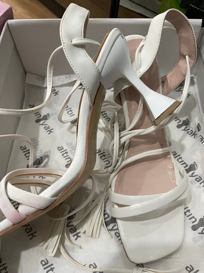 Beyaz İnce Topuklu Kadın Sandalet - Görsel 2