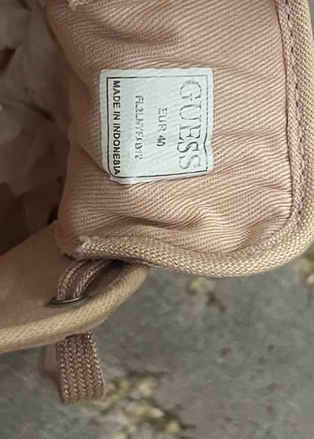 Guess Guess - Pembe Çiçek Desenli Bağcıklı Ayakkabı