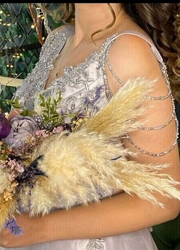Nişan kıyafeti