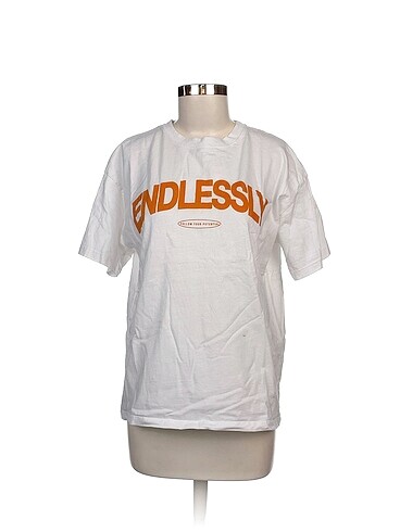 Pull and Bear T-shirt %70 İndirimli.