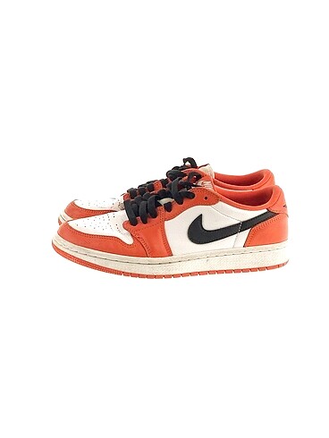 Nike Spor Ayakkabı %70 İndirimli.