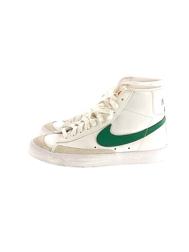 Nike Spor Ayakkabı %70 İndirimli.