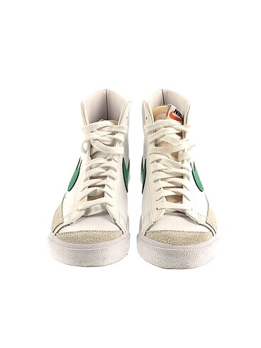 38 Beden Nike Spor Ayakkabı %70 İndirimli.