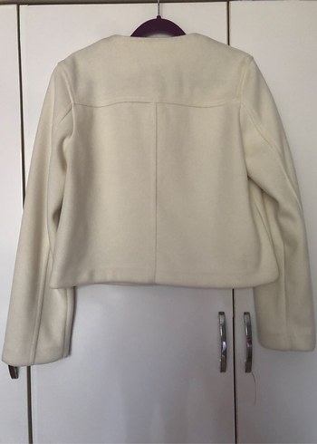 Zara Düğmeli Beyaz Mini Kadın Kaban