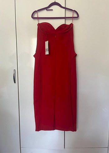 Zara Kırmızı Drapeli Straplez Kalem Elbise