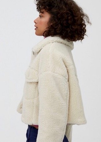 Pull and Bear Beyaz Peluş Detaylı Midi Kadın Ceket