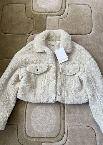 Beyaz Peluş Detaylı Kadın Ceket