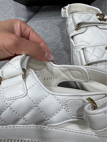 37 Beden beyaz Renk Chanel ithal kalite sandalet