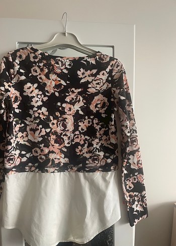 Detaylı Çiçek Desenli Uzun Kollu Bluz - Görsel 2