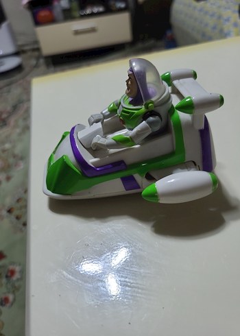 Renkli Yeşil Uzay Temalı Aksiyon Figürü buzzy - Görsel 4