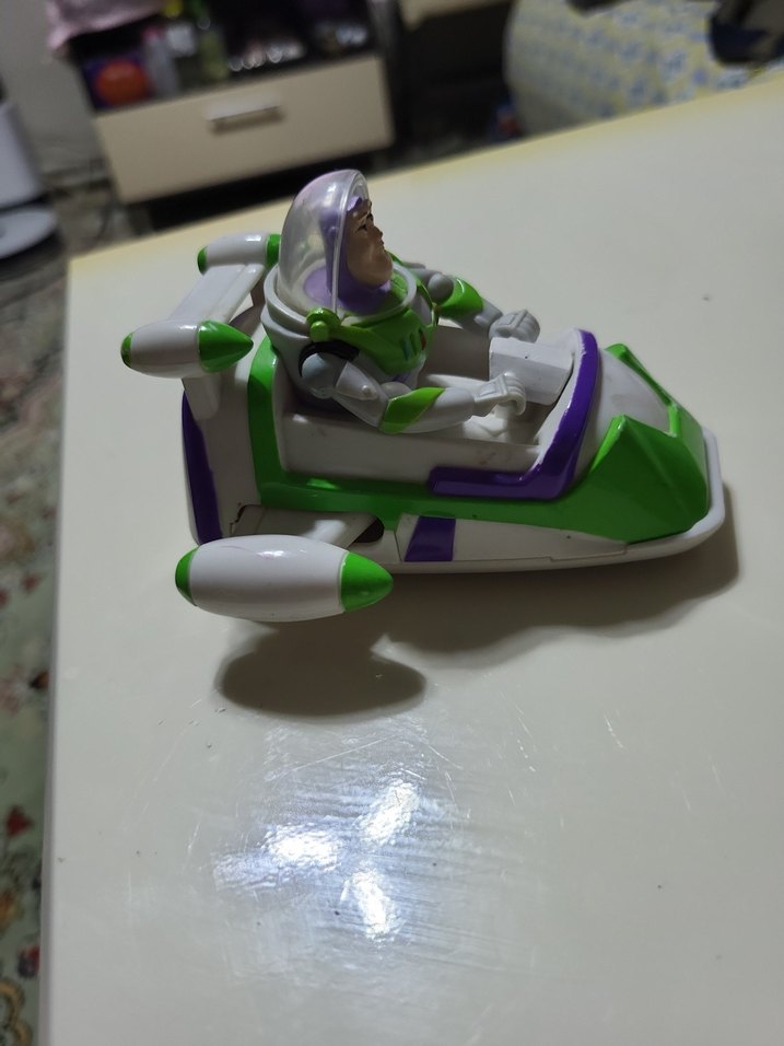 Renkli Yeşil Uzay Temalı Aksiyon Figürü buzzy - Görsel 2