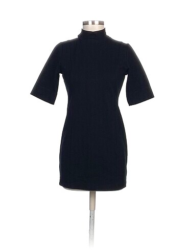 DKNY Kısa Elbise %70 İndirimli.
