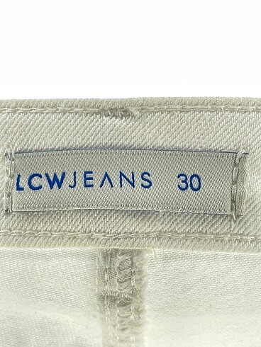 30 Beden beyaz Renk LC Waikiki Jean / Kot Şort %70 İndirimli.
