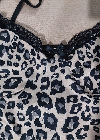 Dantel Detaylı Leopar Desenli İnce Askılı Kadın Üst - Görsel 2