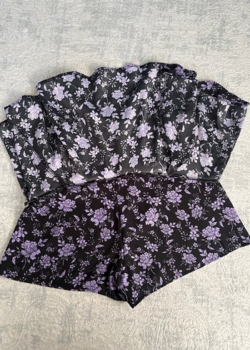Mor çiçek detaylı siyah şortlu mini etek - Görsel 2