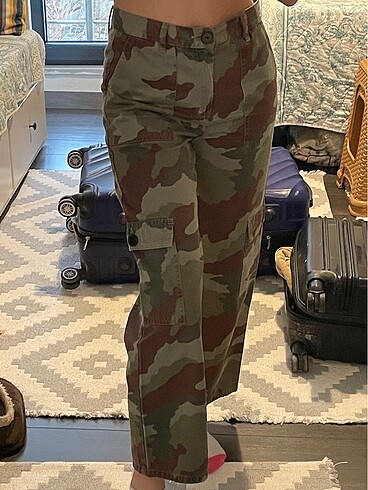 Zara kamuflaj pantolon
