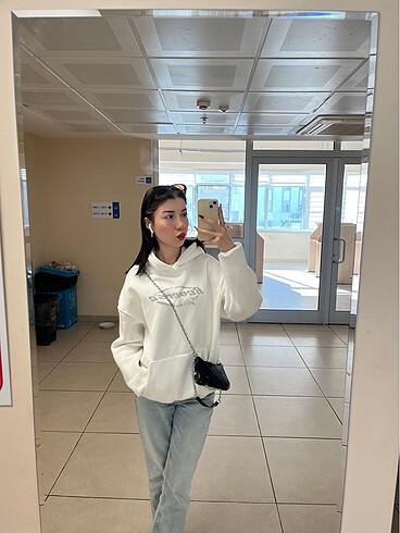 Beyaz sweatshirt