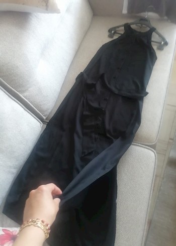 Siyah Uzun Kollarsız Yüksek Yakalı Saten Elbise - Görsel 2