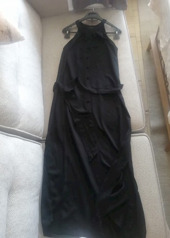 Siyah Uzun Kollarsız Yüksek Yakalı Saten Elbise - Görsel 3